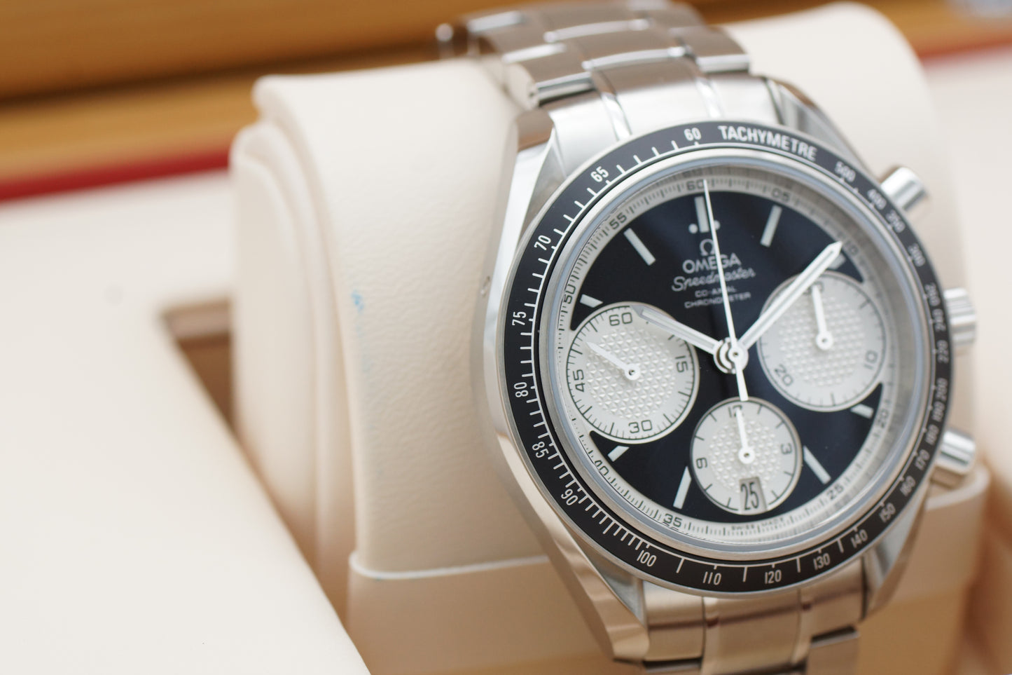 Omega Speedmaster Racing 326.30.40.50.01.002 Panda Full-Set 02/2025 NEU