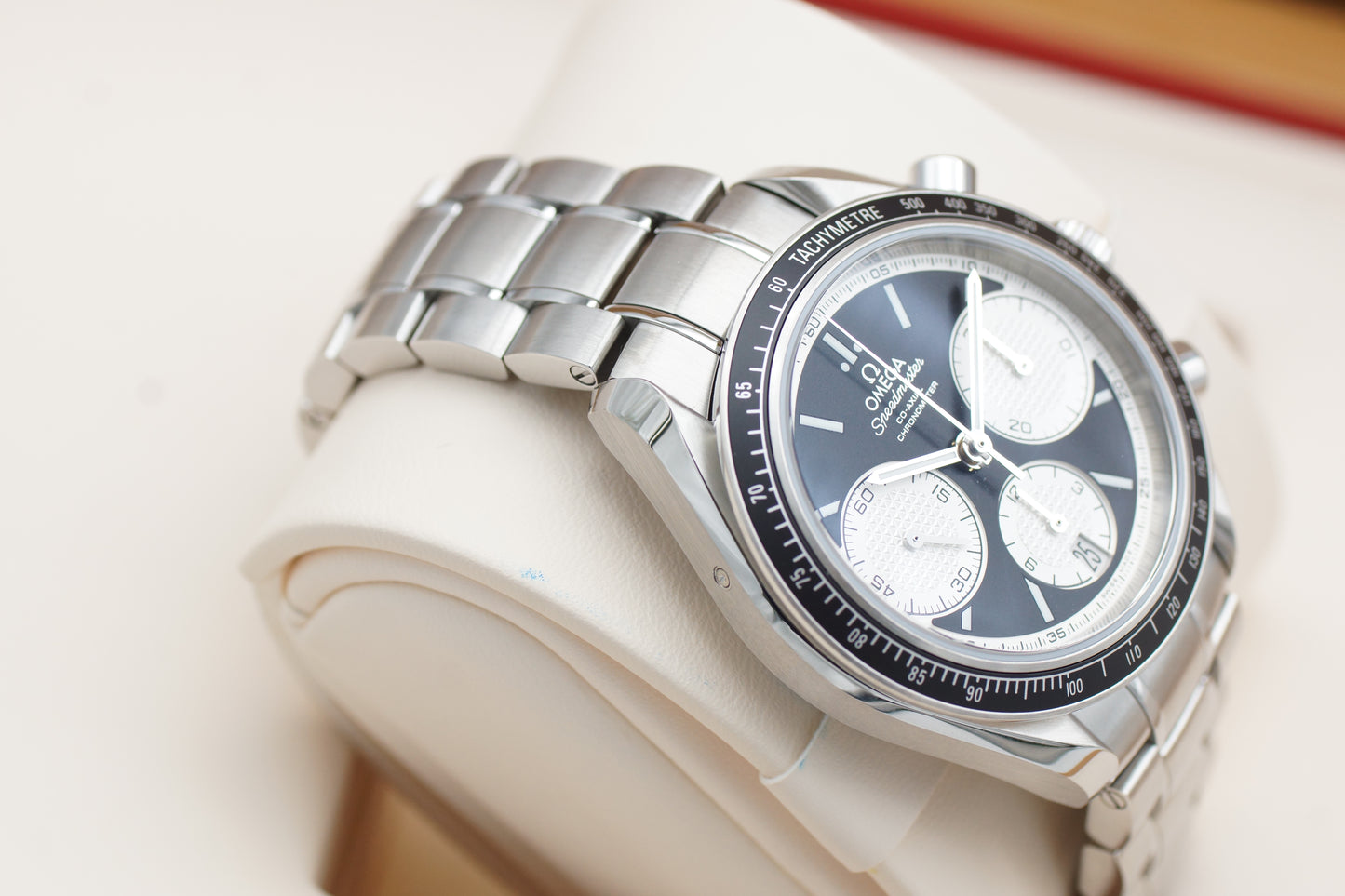 Omega Speedmaster Racing 326.30.40.50.01.002 Panda Full-Set 02/2025 NEU