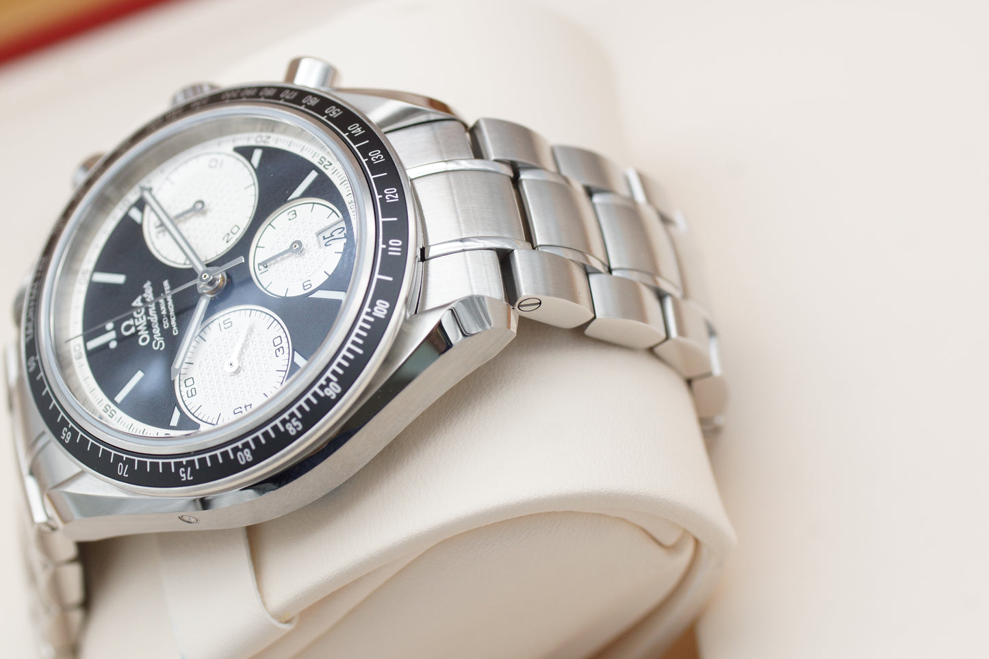 Omega Speedmaster Racing 326.30.40.50.01.002 Panda Full-Set 02/2025 NEU