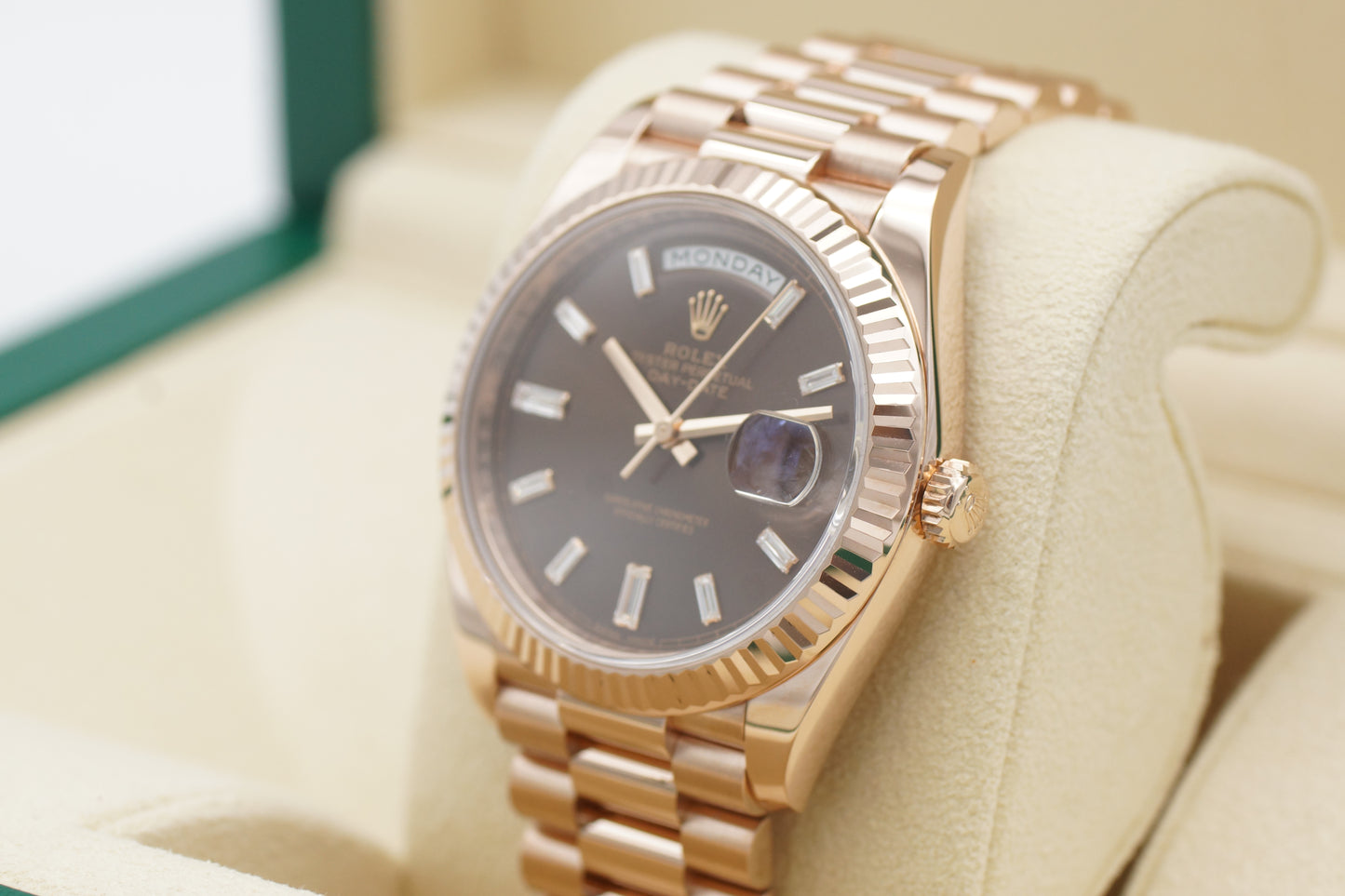 Rolex Day-Date 40 Roségold 228235 Choco Baguette Diamant Full-Set 2020