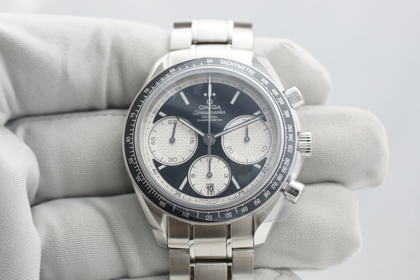 Omega Speedmaster Racing 326.30.40.50.01.002 Panda Full-Set 02/2025 NEU