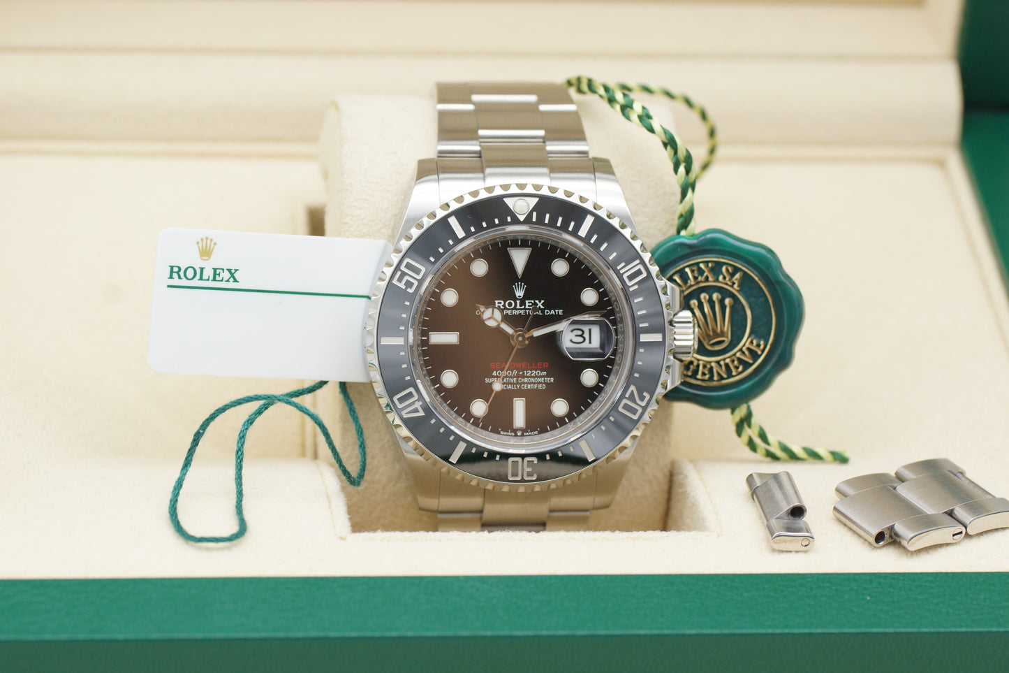 Rolex Sea-Dweller 43 Red 126600 Schwarz Full-Set 2020