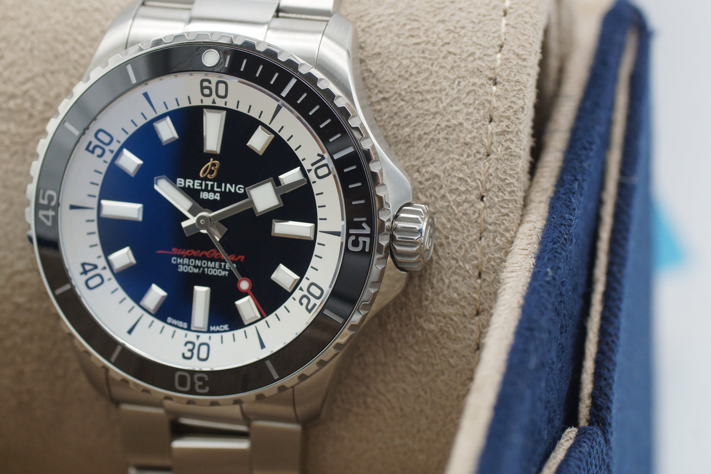 Breitling Superocean 42 Schwarz A17375 Full-Set 2025 NEU