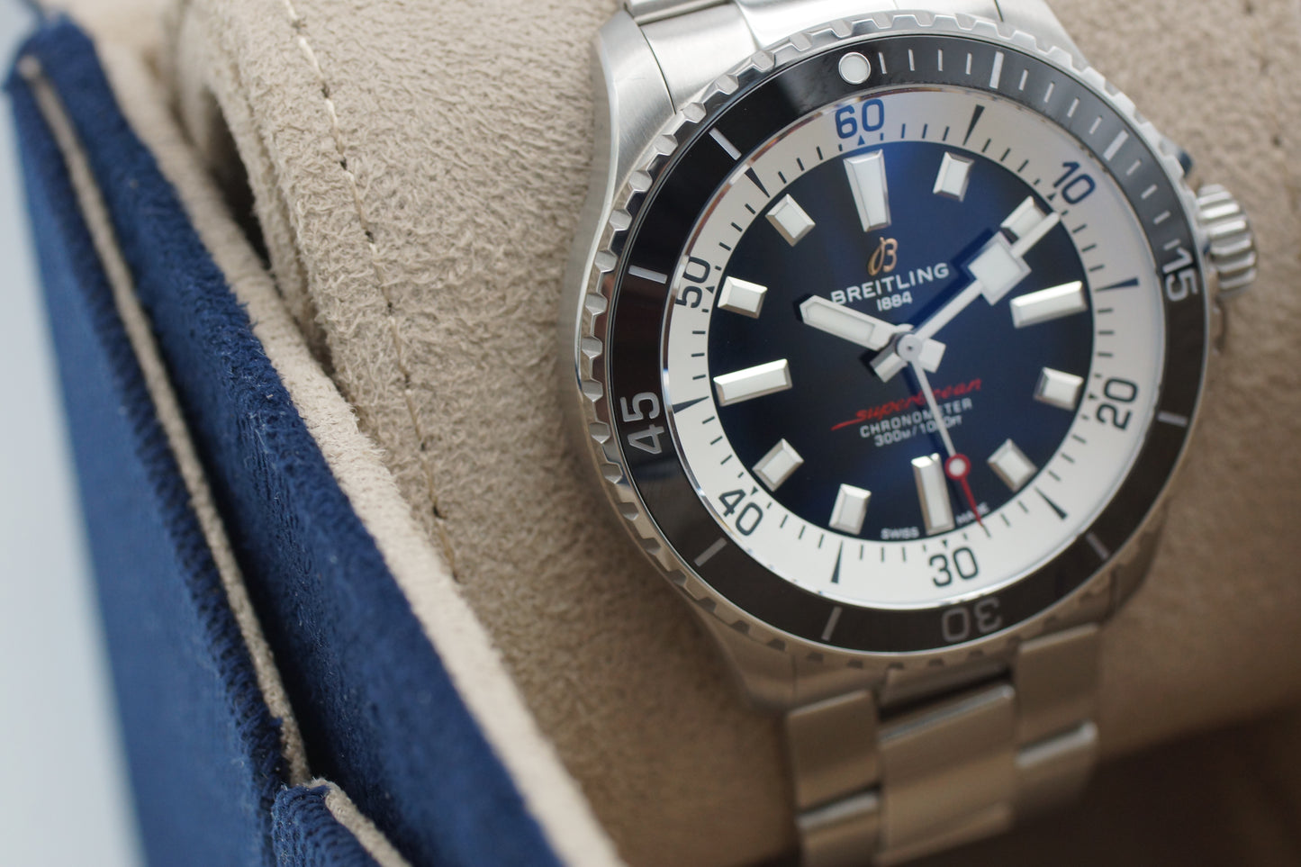 Breitling Superocean 42 Schwarz A17375 Full-Set 2025 NEU