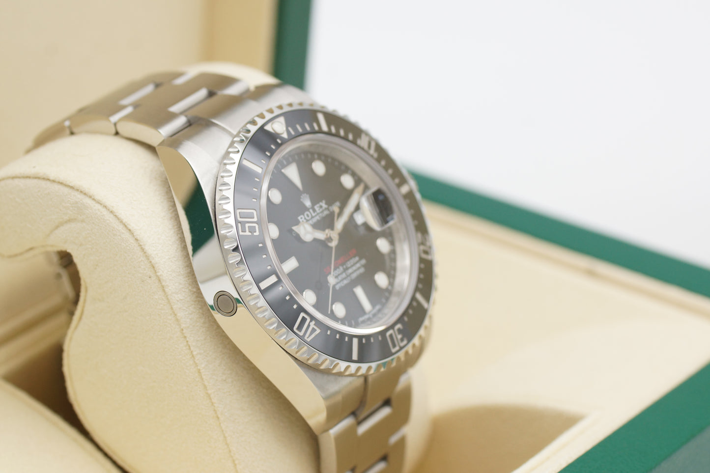 Rolex Sea-Dweller 43 Red 126600 Full-Set 2018 LC100