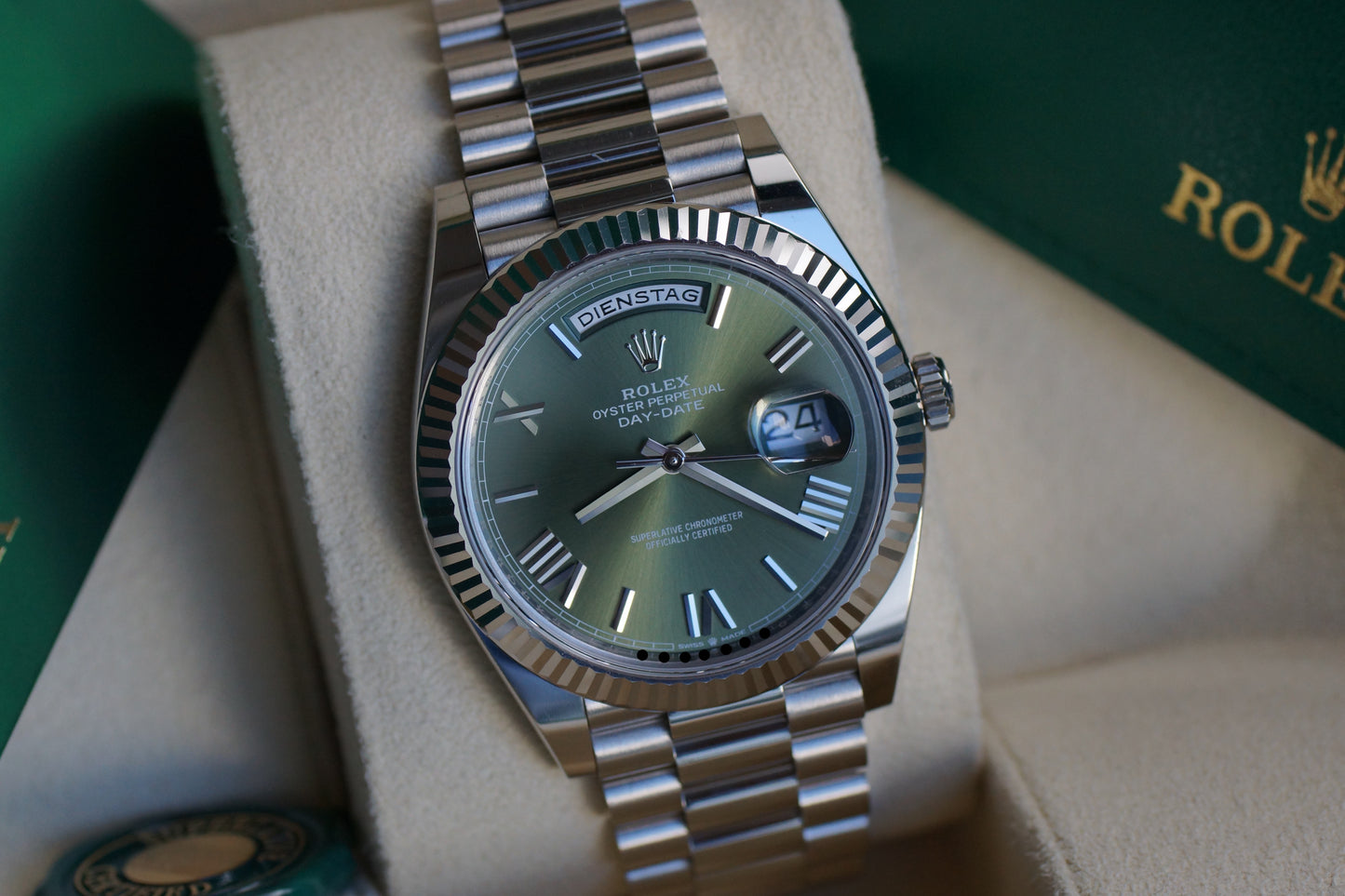 Rolex Day-Date 40 Weißgold 228239 Olive Full-Set 2021