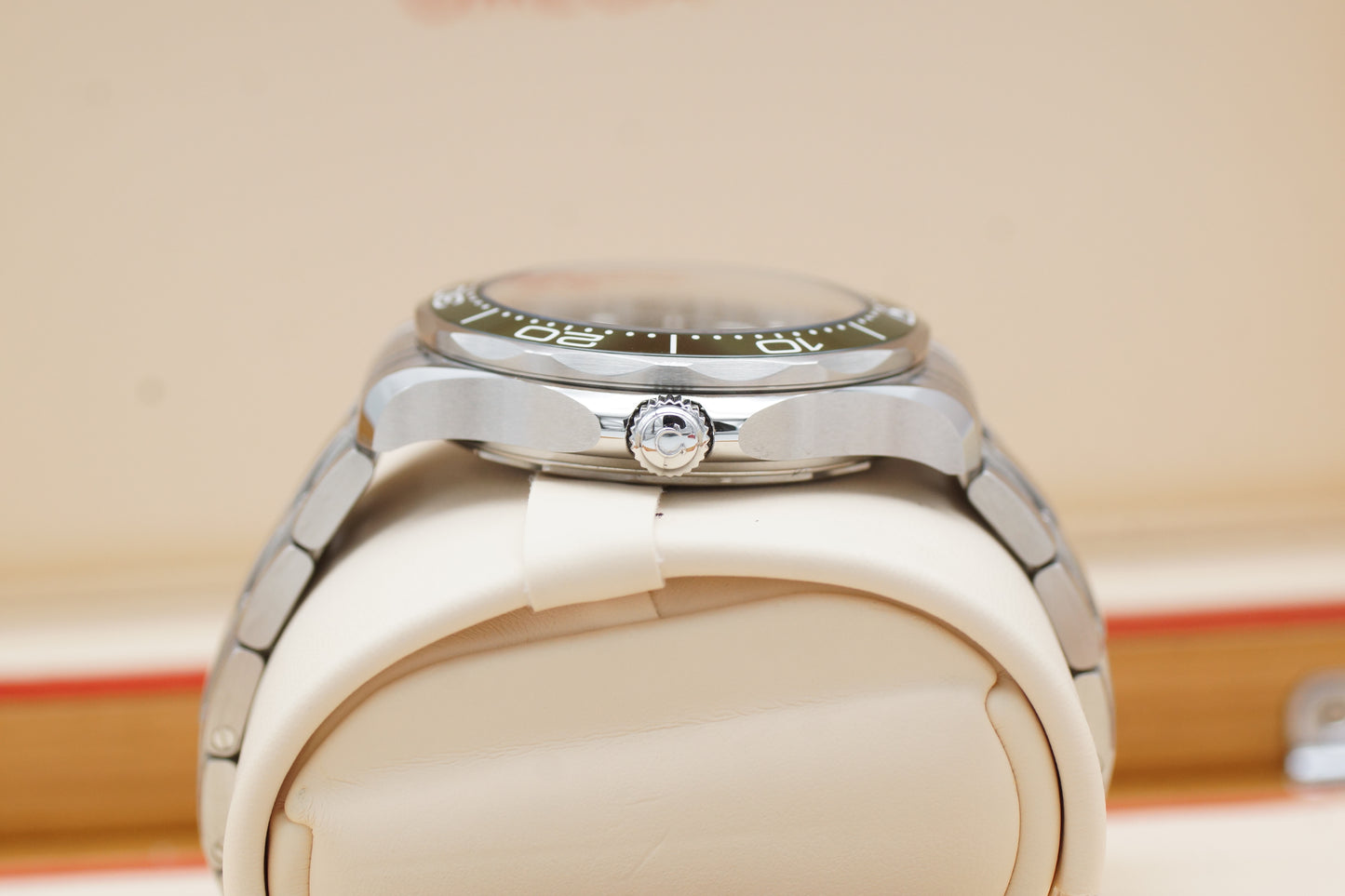 Omega Seamaster Diver 300M 210.30.42.20.10.001 Grün Full-Set 2024