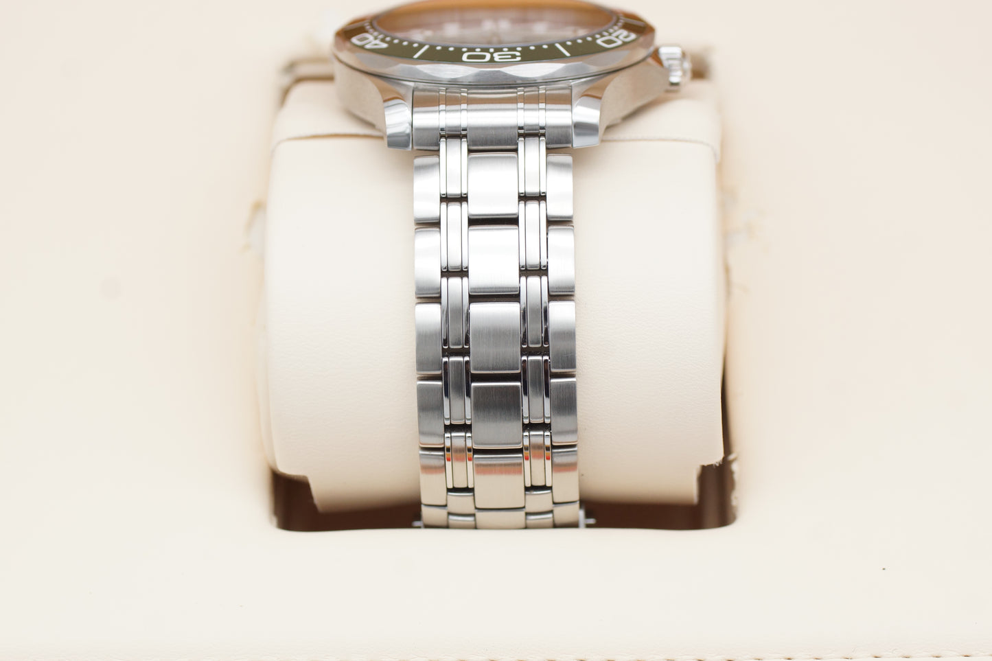 Omega Seamaster Diver 300M 210.30.42.20.10.001 Grün Full-Set 2024