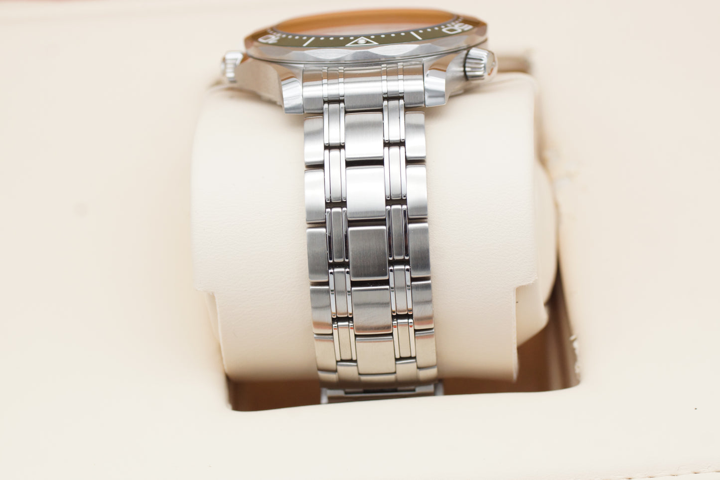 Omega Seamaster Diver 300M 210.30.42.20.10.001 Grün Full-Set 2024