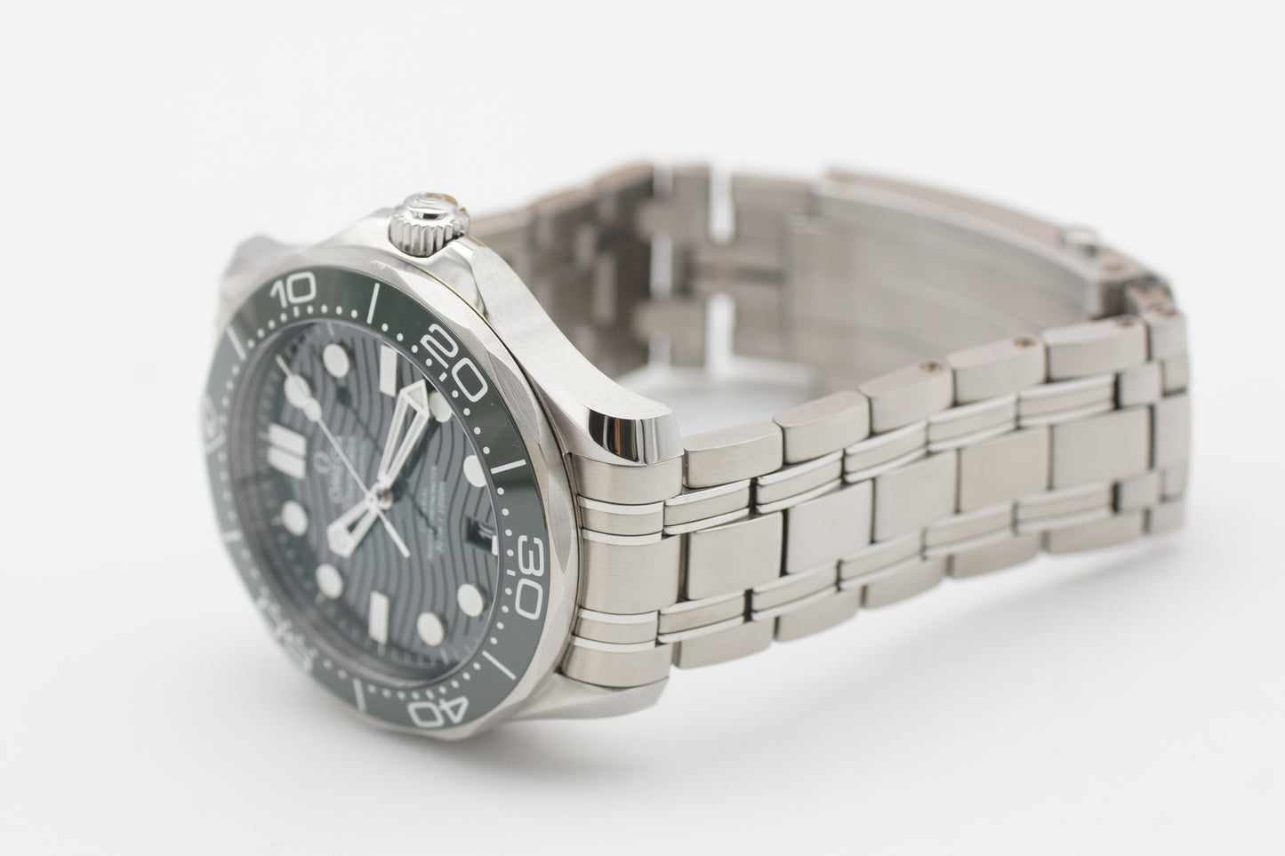 Omega Seamaster Diver 300M 210.30.42.20.10.001 Grün Full-Set 2024