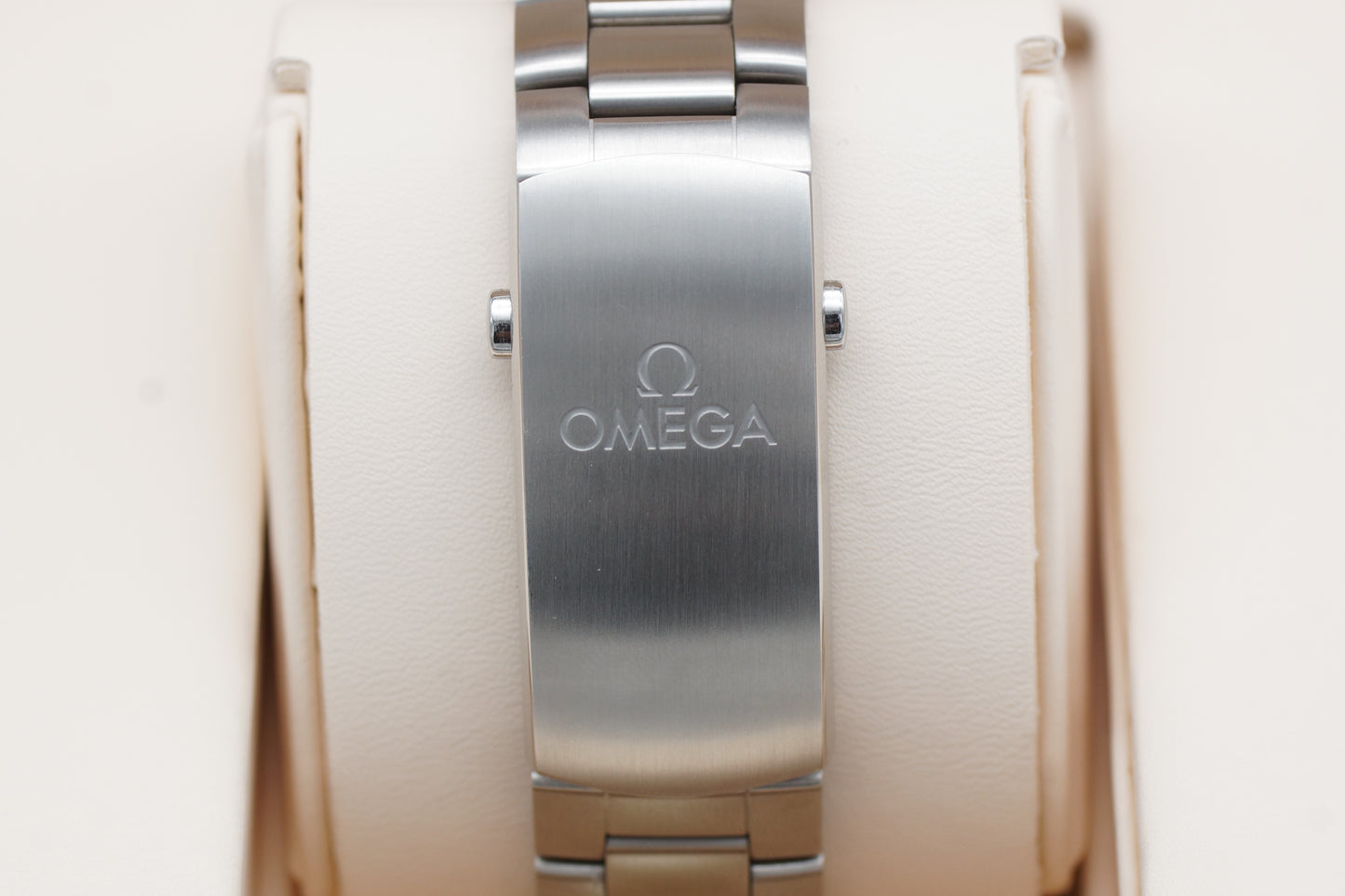 Omega Seamaster Planet Ocean 215.30.46.51.01.001 Schwarz Full-Set 2024
