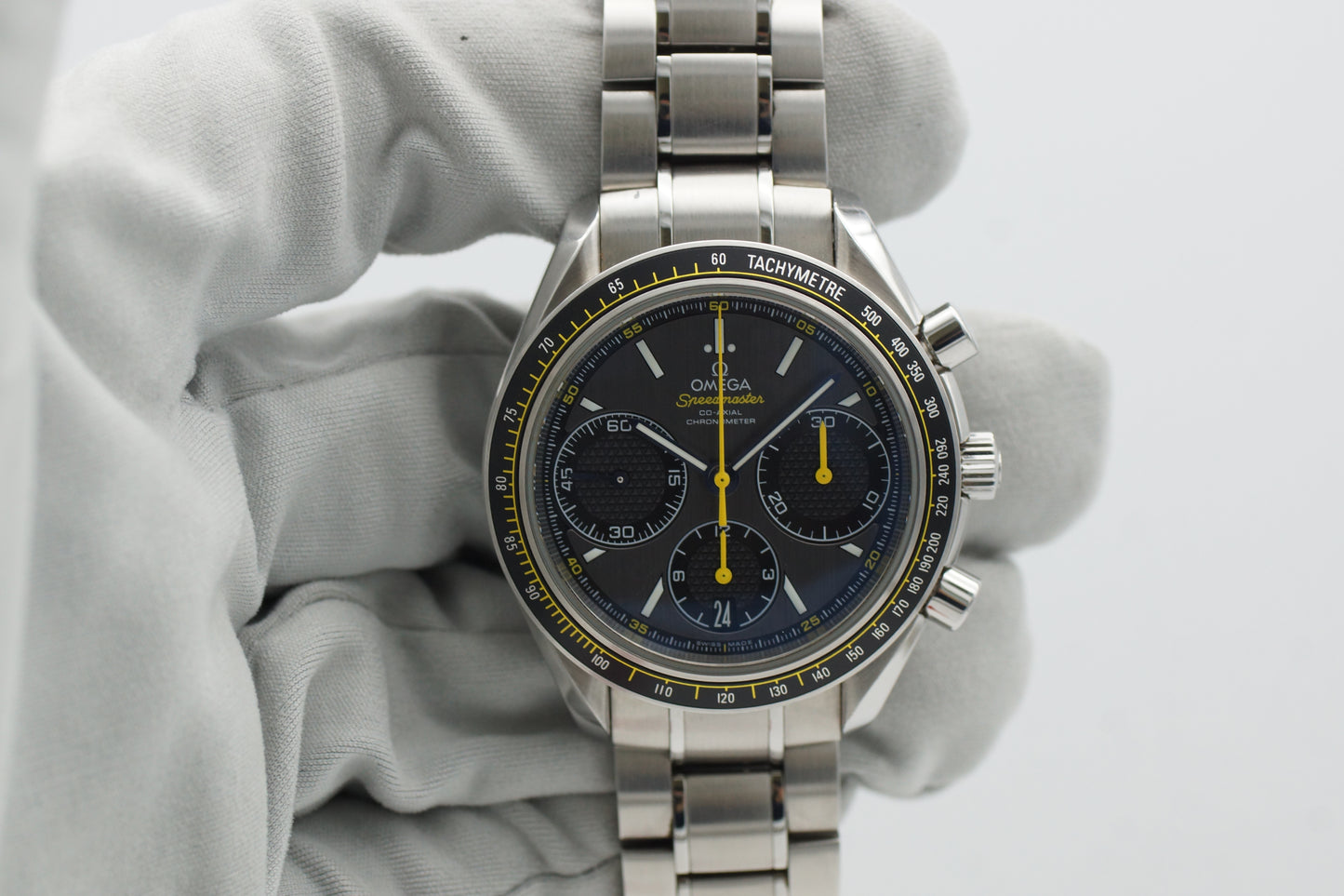 Omega Speedmaster Racing 326.30.40.50.06.001 Grau/Gelb Box/Papiere 2019