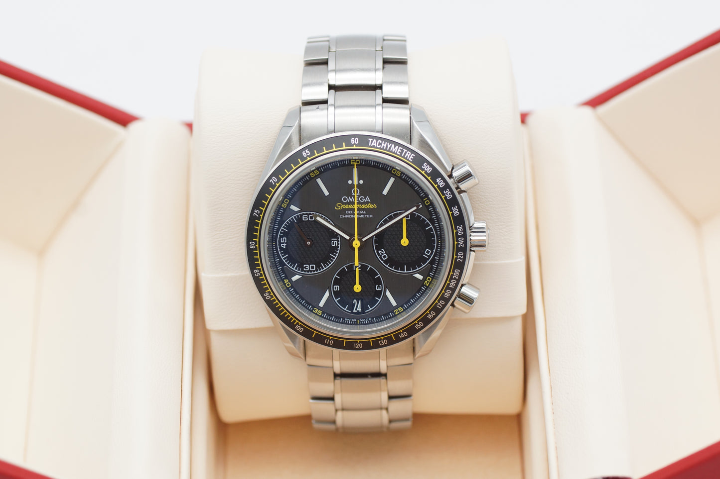 Omega Speedmaster Racing 326.30.40.50.06.001 Grau/Gelb Box/Papiere 2019