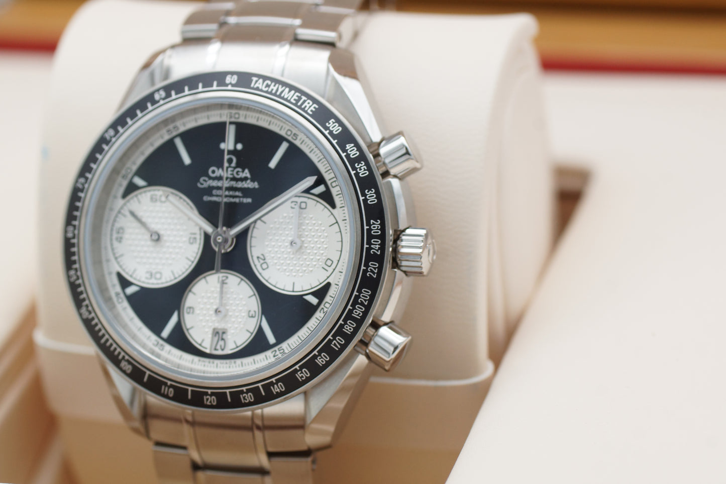 Omega Speedmaster Racing 326.30.40.50.01.002 Panda Full-Set 02/2025 NEU