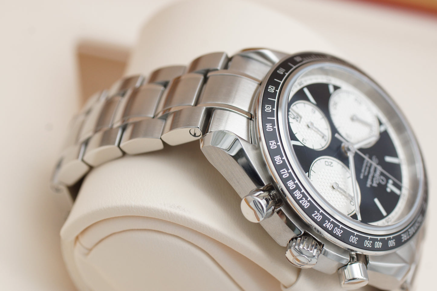 Omega Speedmaster Racing 326.30.40.50.01.002 Panda Full-Set 02/2025 NEU