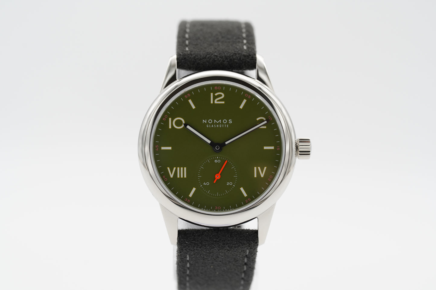 NOMOS Glashütte Club 707.GB Olive 06/2026 (NEU)
