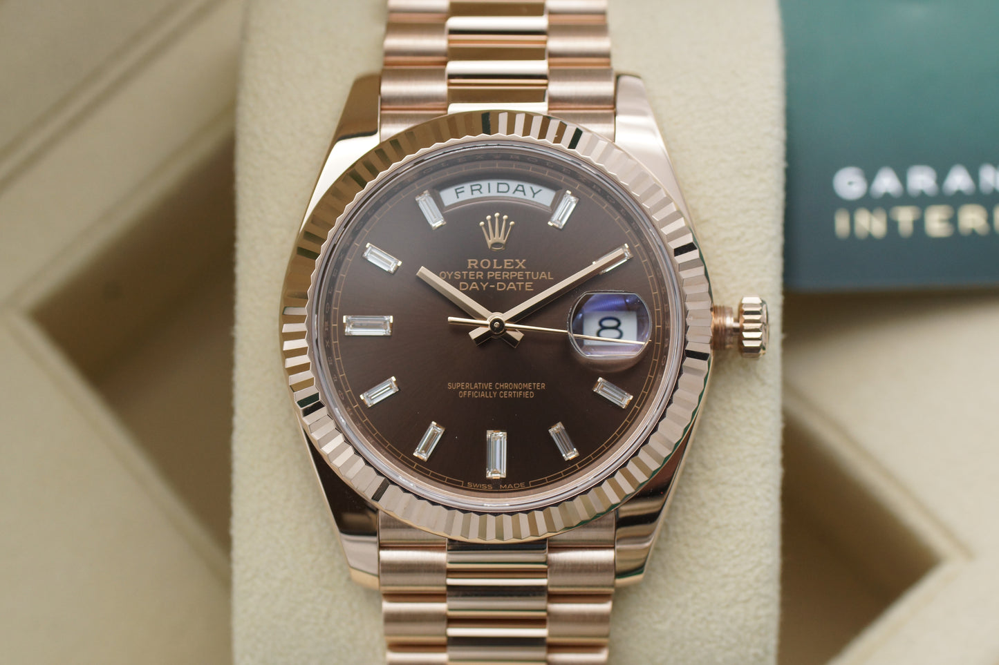 Rolex Day-Date 40 Roségold 228235 Choco Baguette Diamant Full-Set 2020 Service 2025