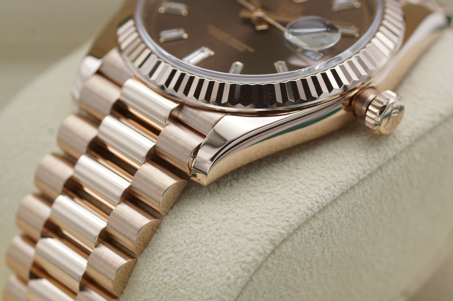 Rolex Day-Date 40 Roségold 228235 Choco Baguette Diamant Full-Set 2020 Service 2025