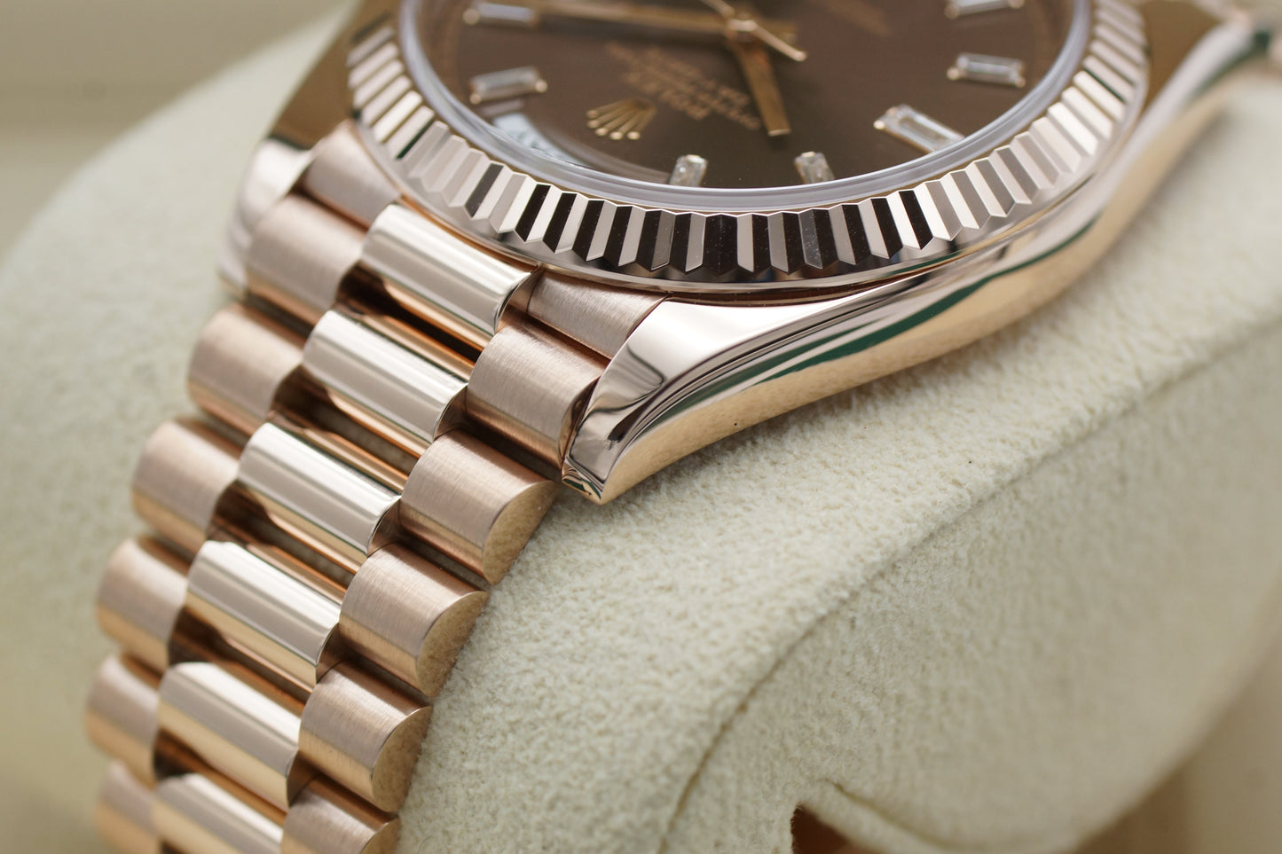 Rolex Day-Date 40 Roségold 228235 Choco Baguette Diamant Full-Set 2020 Service 2025