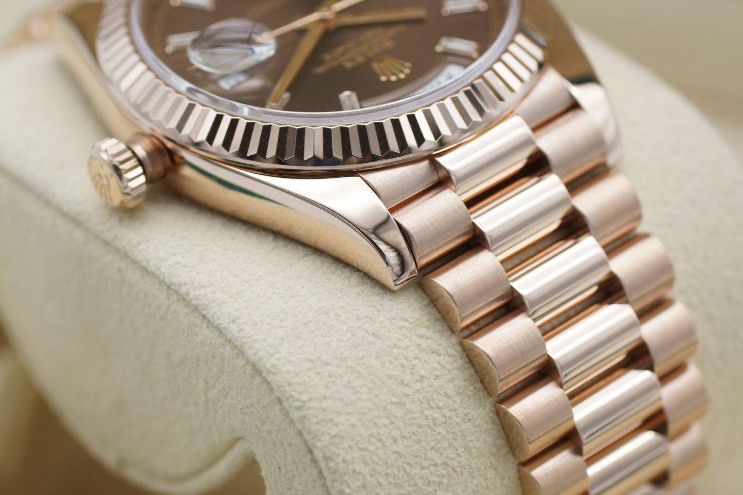 Rolex Day-Date 40 Roségold 228235 Choco Baguette Diamant Full-Set 2020 Service 2025