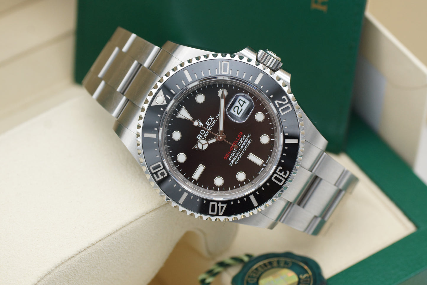 Rolex Sea-Dweller 43 Red 126600 Schwarz Full-Set 2020