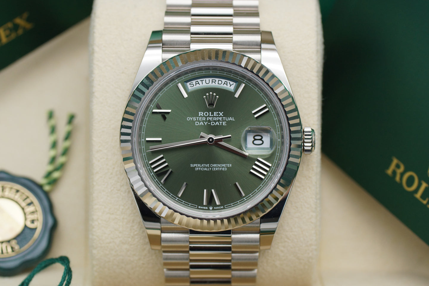 Rolex Day-Date 40 Weißgold 228239 Olive Full-Set 2023