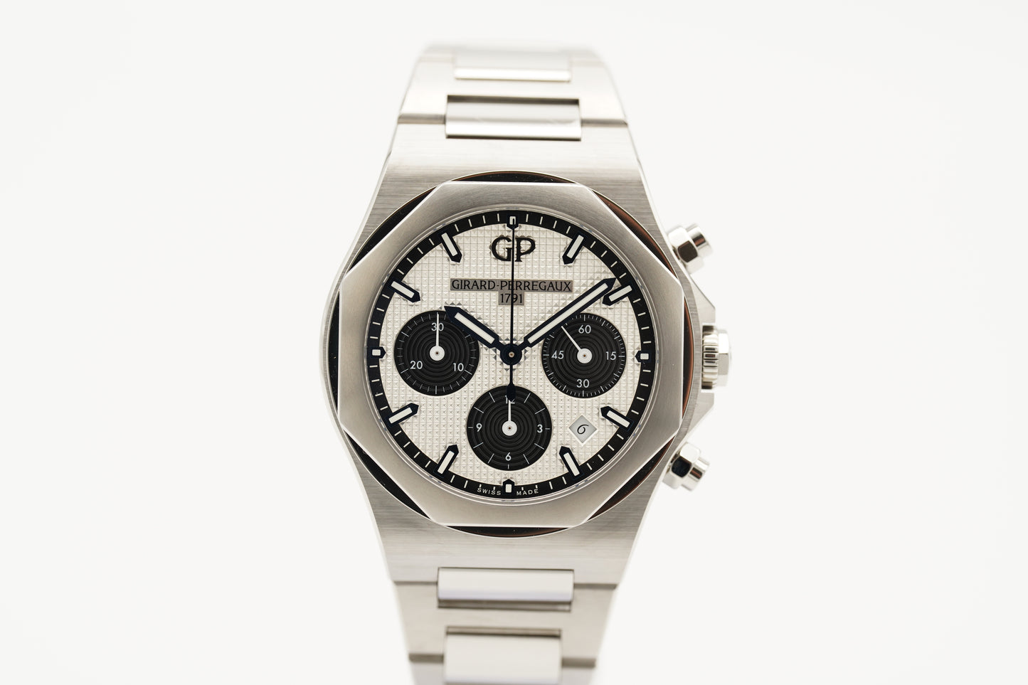 Girard-Perregaux Laureato 81020-11-131-11A Silber Full-Set 2021