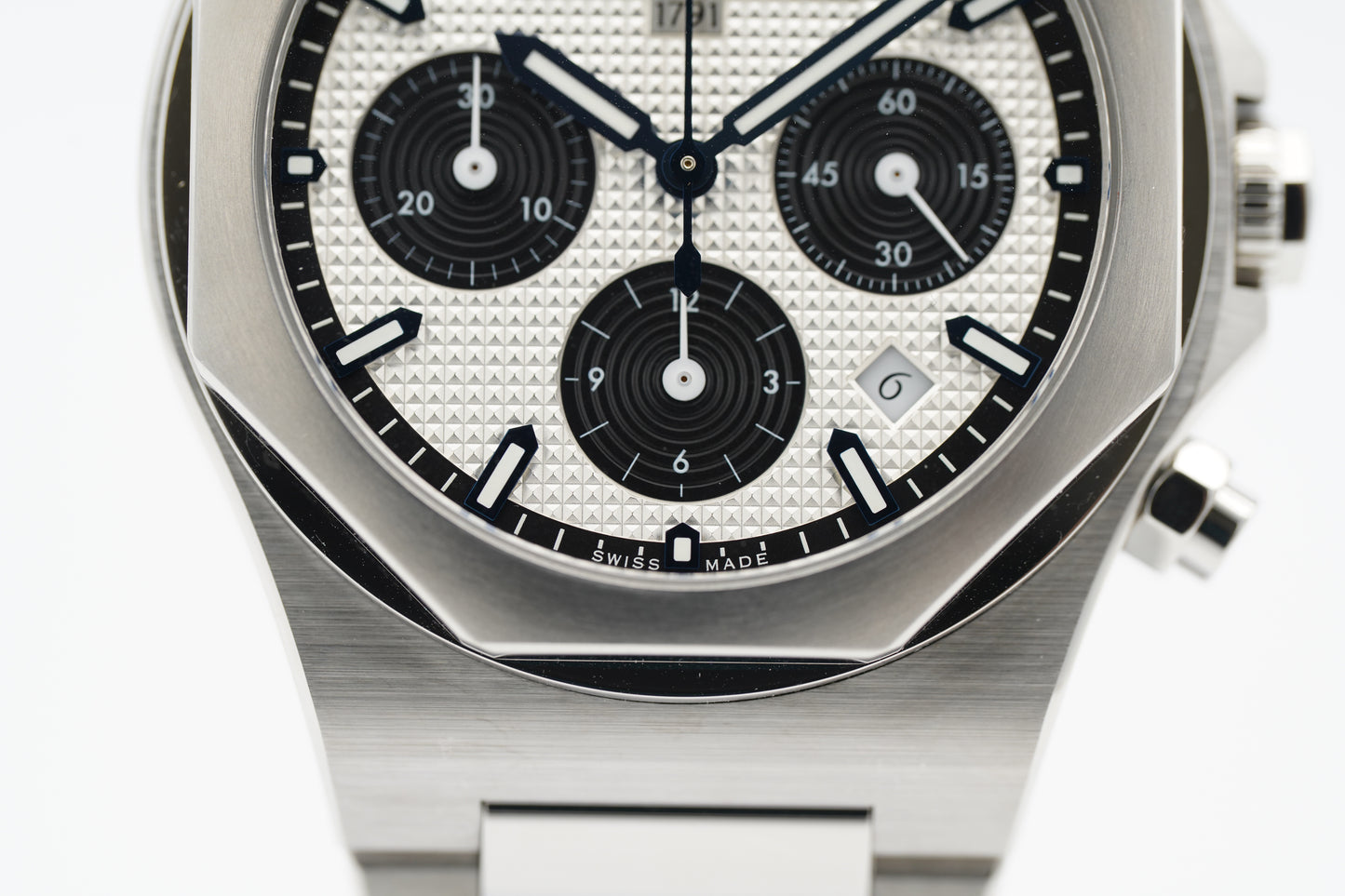 Girard-Perregaux Laureato 81020-11-131-11A Silber Full-Set 2021