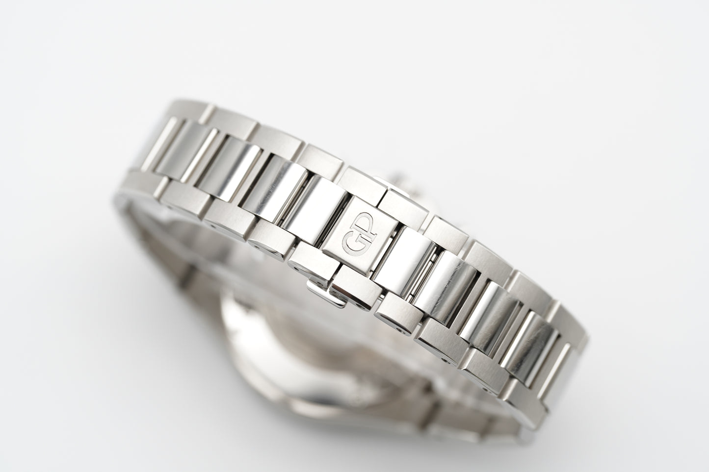 Girard-Perregaux Laureato 81020-11-131-11A Silber Full-Set 2021