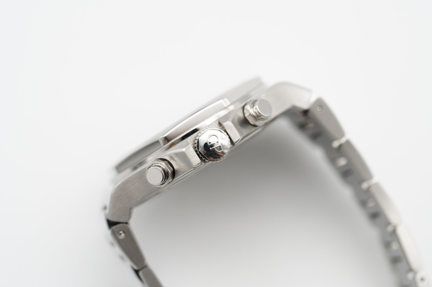 Girard-Perregaux Laureato 81020-11-131-11A Silber Full-Set 2021