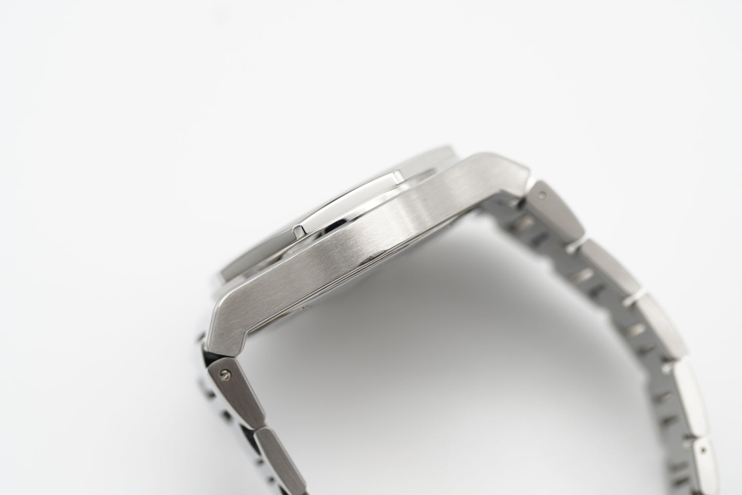 Girard-Perregaux Laureato 81020-11-131-11A Silber Full-Set 2021