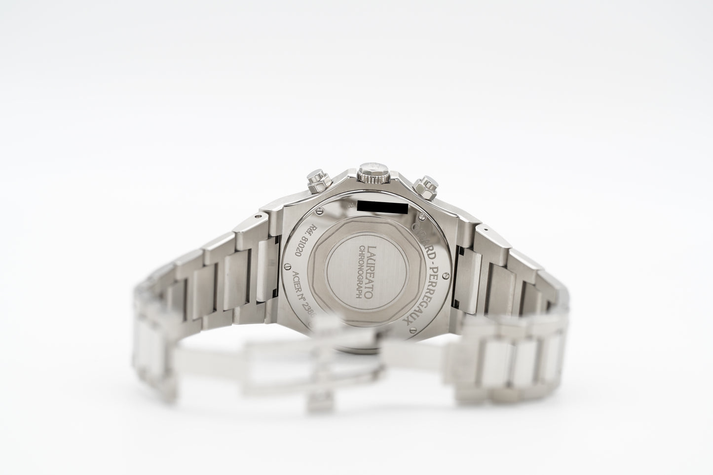 Girard-Perregaux Laureato 81020-11-131-11A Silber Full-Set 2021