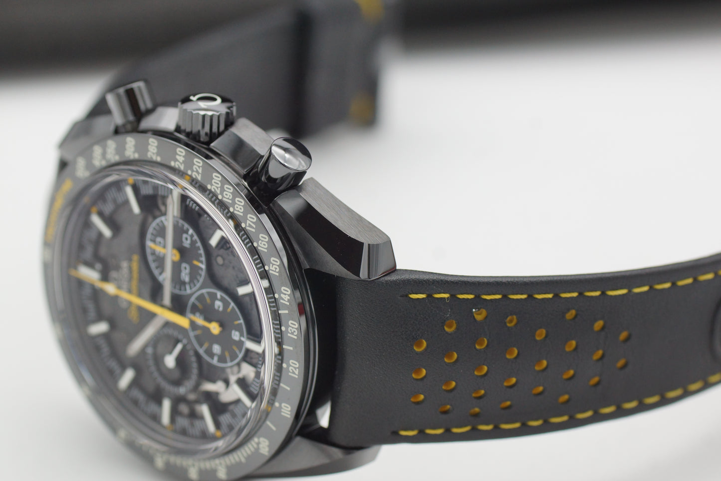 Omega Speedmaster Dark Side Of The Moon "Apollo 8" 311.92.44.30.01.001 Full-Set 2021