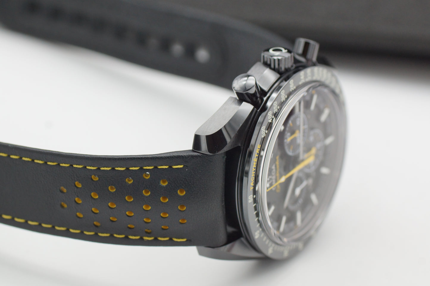 Omega Speedmaster Dark Side Of The Moon "Apollo 8" 311.92.44.30.01.001 Full-Set 2021