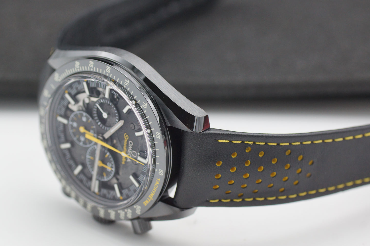 Omega Speedmaster Dark Side Of The Moon "Apollo 8" 311.92.44.30.01.001 Full-Set 2021