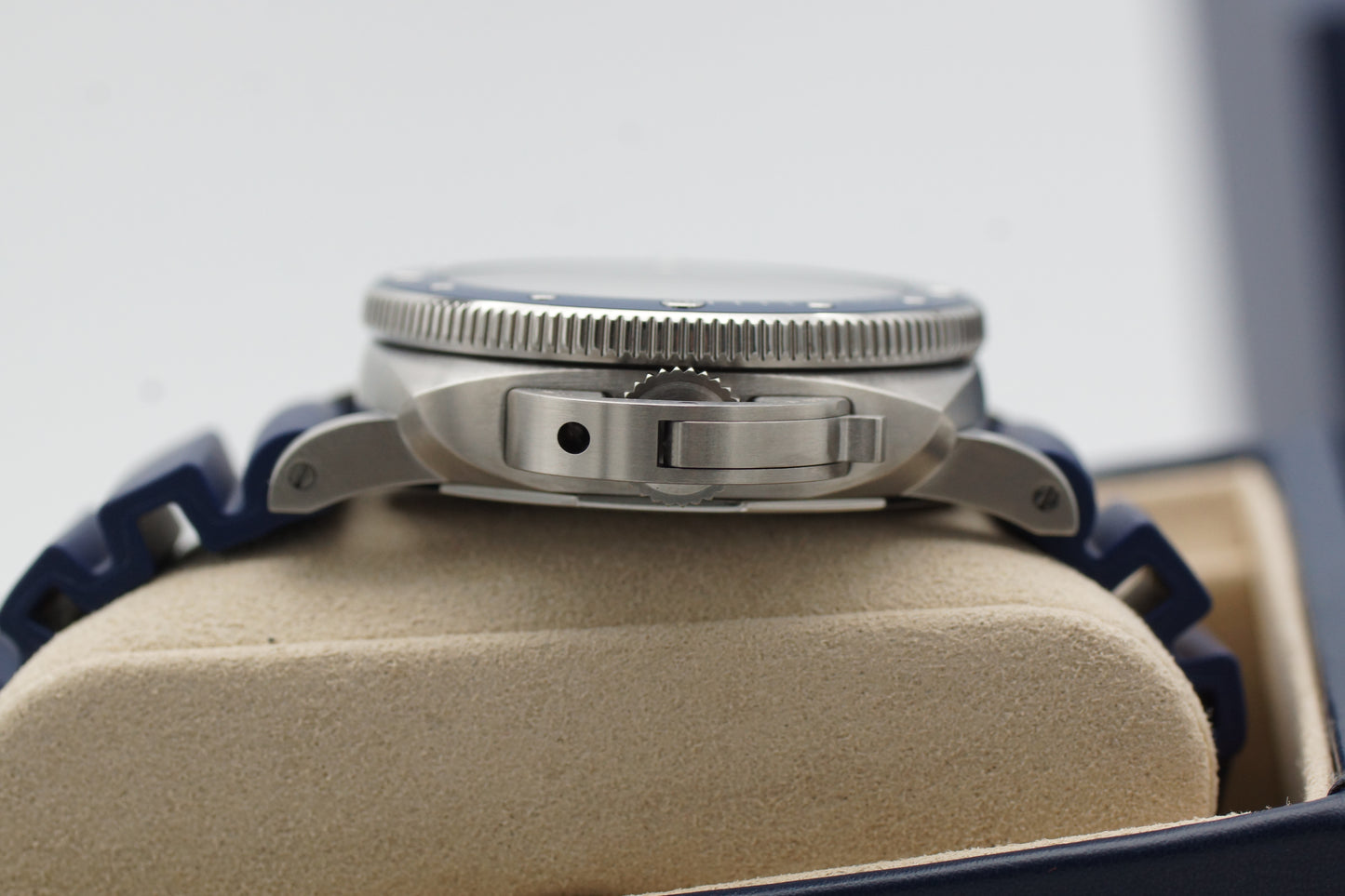 Panerai Submersible GMT Luna Rossa PAM01507 Full-Set 2024