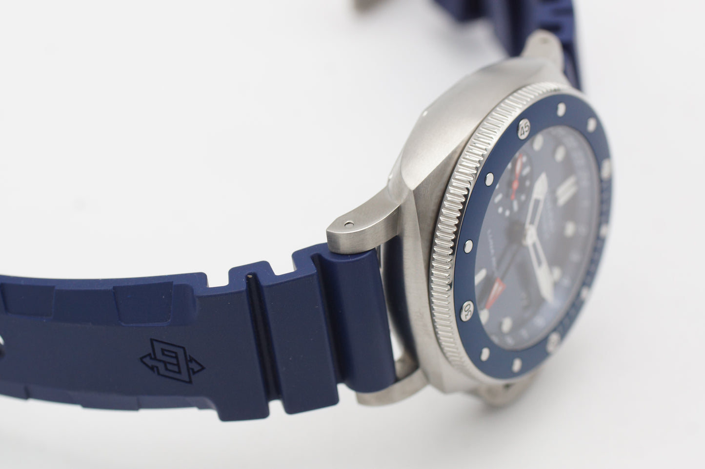 Panerai Submersible GMT Luna Rossa PAM01507 Full-Set 2024