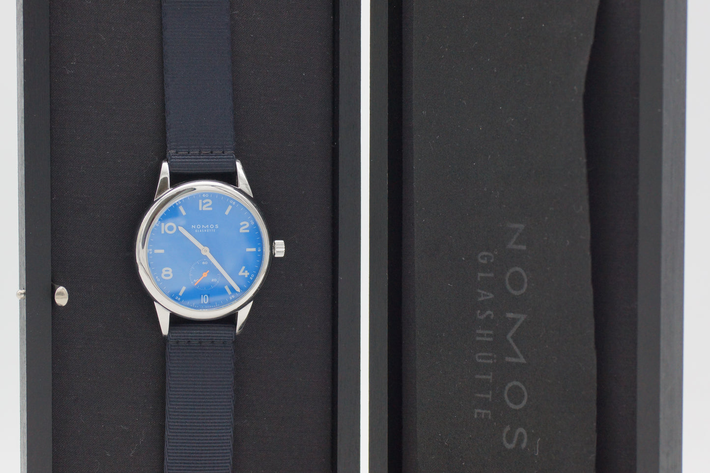 NOMOS Glashütte Club Automat Datum 41 Signalblau Full-Set 2022