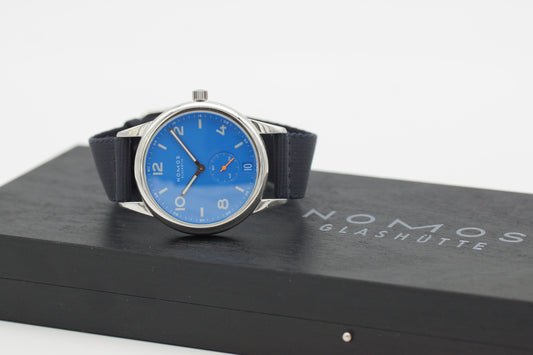 NOMOS Glashütte Club Automat Datum 41 Signalblau Full-Set 2022