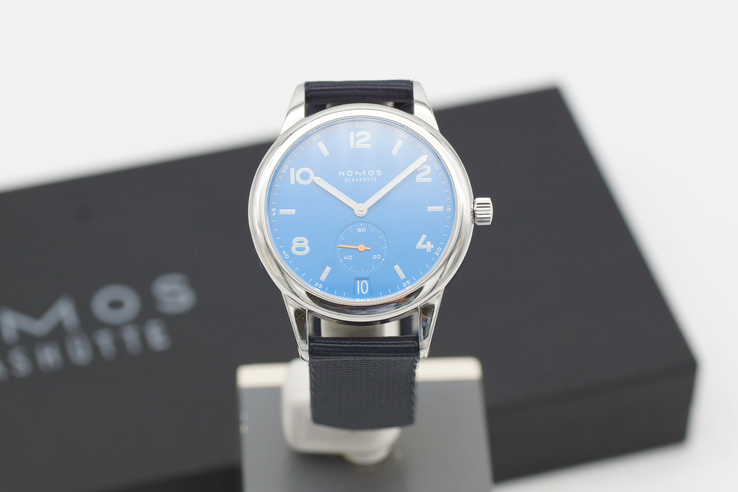 NOMOS Glashütte Club Automat Datum 41 Signalblau Full-Set 2022
