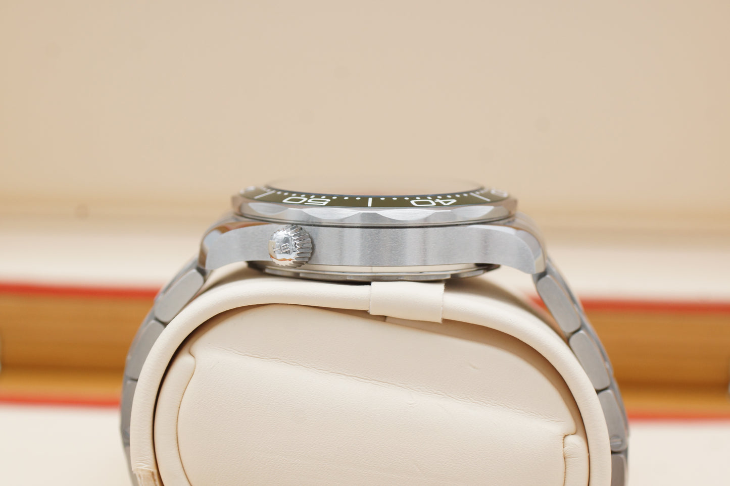 Omega Seamaster Diver 300M 210.30.42.20.10.001 Grün Full-Set 2024