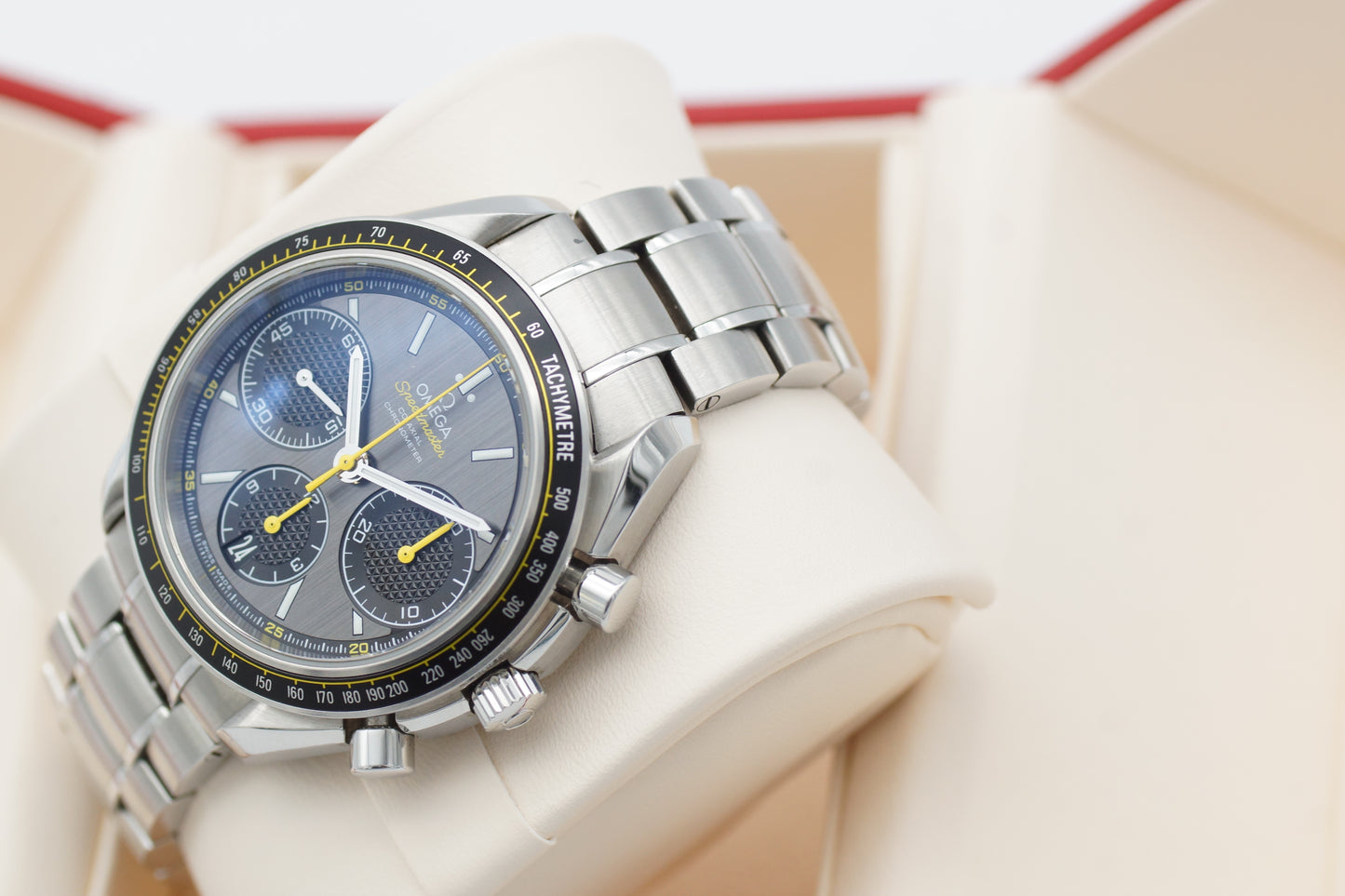 Omega Speedmaster Racing 326.30.40.50.06.001 Grau/Gelb Box/Papiere 2019